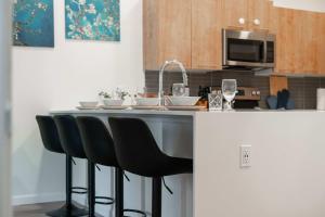 Riviere Apartments King Bed Suite & Pool & Gym & Pet Friendly & Near Epic Universe