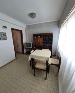 Luminoso departamento céntrico para 4 personas 2 amb