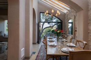 Casa Libelula, 3BR with Rooftop, Hot Tub & Views