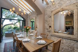 Casa Libelula, 3BR with Rooftop, Hot Tub & Views