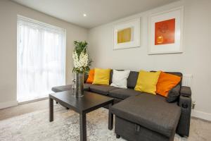 Modern - 3 Bedroom House in Nottingham