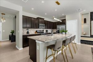 5 Bedrooms 45 Baths Windsor Island 4066 La