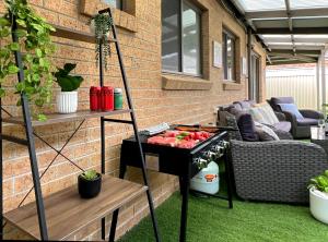 Cosy Luxury Home with Hot Tub, BBQ & Comfort