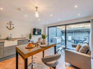 Harbour Lodge - Uk49490