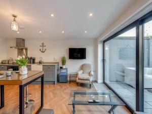 Harbour Lodge - Uk49490