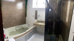 Casa próximo à praia com piscina , hospeda até 20 pessoas