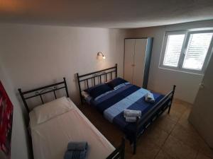 Apartments by the sea Ivan Dolac, Hvar - 16340