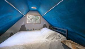 The Heavenly Foothills For 4