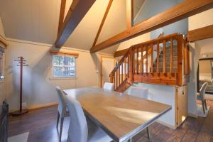 The Heavenly Foothills For 4