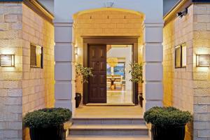 Waters Edge by Coast Hosting