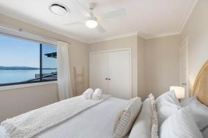 Waters Edge by Coast Hosting