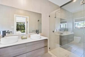 Ruby Lodge by Coast Hosting