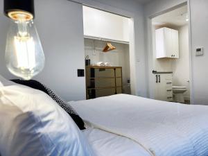 Akasa Studio | Walkbike to lake, Rainey & 6th St