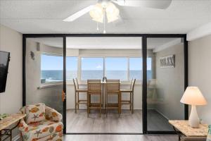 Gorgeous 3 Bedroom Atlantis Condo Oceanfront with Pool!