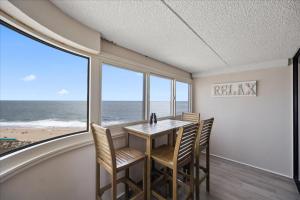 Gorgeous 3 Bedroom Atlantis Condo Oceanfront with Pool!