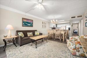 Gorgeous 3 Bedroom Atlantis Condo Oceanfront with Pool!