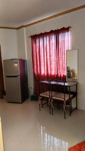 Mels Place Batangas City Unit 4 Sta Rita 2 Bedroom House w Free Parking, Google TV WIFI 4 Guests