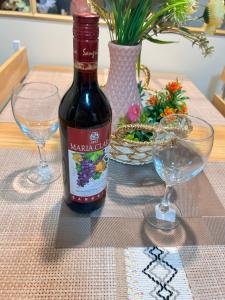 StayUrban Manila 2BR Urban Deca Bldg 7 Near Gate