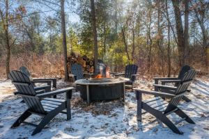 Timber Haven - Cozy A-frame Hot Tub Fireplace