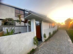 Durdangin Tiny House Near Rice field
