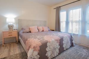 Mariposa Coral Home for 4