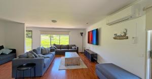 Bayside Breeze Retreat