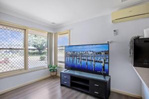 Pet friendly central newly renovated cosy home