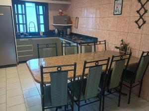 Casa com Piscina 300 m Praia da Daniela