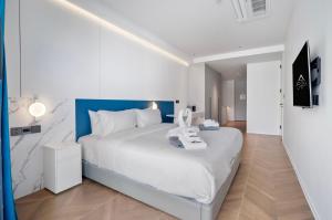 Premier BEACHFRONT 3BR Apartment E333