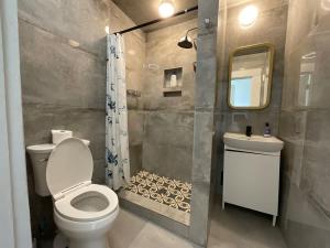 Easy Rodeo Access, HUGE 2BR, Walk to Restaurants & Bars