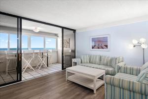 Gorgeous 2 Bedroom Atlantis Condo Steps from the Beach!
