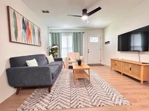 Cozy Modern 3BR Escape - Sanford