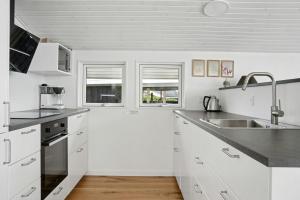 Nyrenoveret Sommerhus Med Udsigt Over Aarhus Bugt