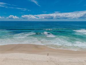 Ocean Views at Acacia - Beachfront Apartment