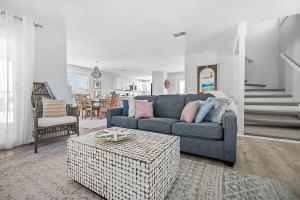 Sol Mate – Pet Home w Heated Pool Spa Walk to Bean Point Beach Pine Ave