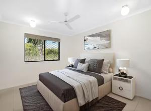 20 Min to Brisbane, Walk to Train, Modern 2BR