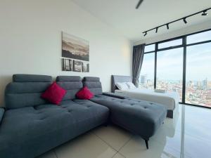 Beacon Executive Suite by Uptrend Home Management