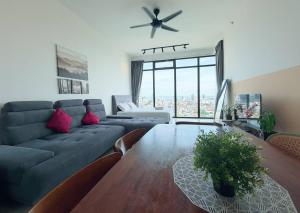 Beacon Executive Suite by Uptrend Home Management