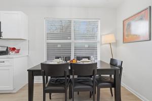 2025 New Build by UT, Downtown Big Space, King Beds, Rain Shower