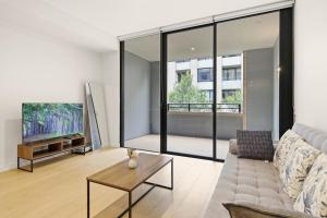 Near CBD 2 BRD Apartment with Parking at Glebe