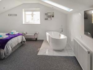 Red Kite Cottage-Ukc6982