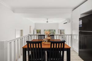 Pool & Tennis Court 3BR Bright Mt Gravatt Retreat