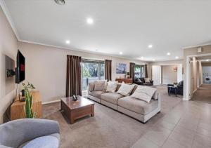 LIVING LUX Ballarat, Modern 2BR Home with Garden, Free Parking