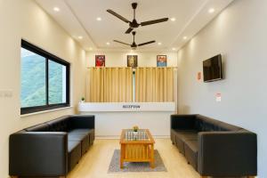 Hotel The SSB - ! luxury balcony rooms ! mountain view ! rooftop cafe ! big parking ! property of the year !