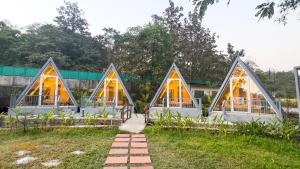 Mountain Woods Farmstay, Khopoli Pure Veg