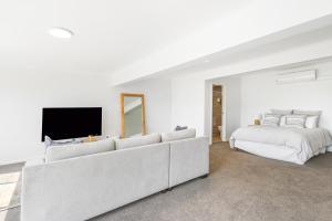 Sunset Views and Spa Nights – Lux Home Steps to the Beach