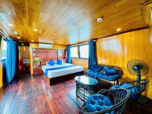 Private Cruise Ha Long Bay - Bai Tu Long Bay