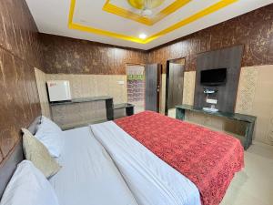 SHREE DWARKESH RESORT & WATERPARK I 07km from shreenathji temple 966o9o1oo6