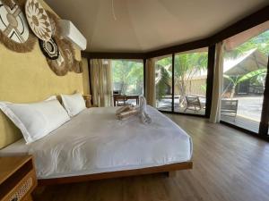 Beachfront Glamping - Escape in Nature