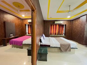 SHREE DWARKESH RESORT & WATERPARK I 07km from shreenathji temple 966o9o1oo6